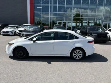 2020 Toyota Corolla - image 4