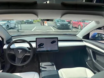 2021 Tesla Model 3 - image 9