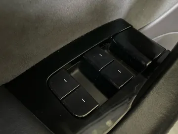 2019 Tesla Model 3 - image 21