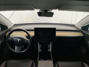 2019 Tesla Model 3 - image 13