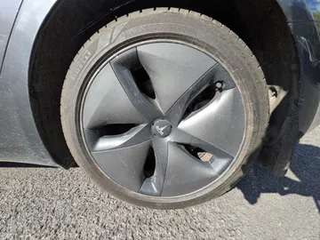 2019 Tesla Model 3 - image 7