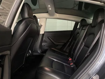 2019 Tesla Model 3 - image 11
