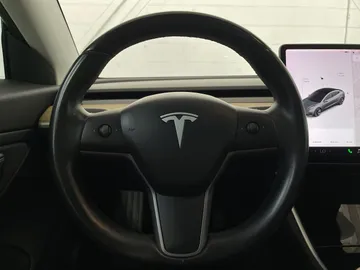 2019 Tesla Model 3 - image 14