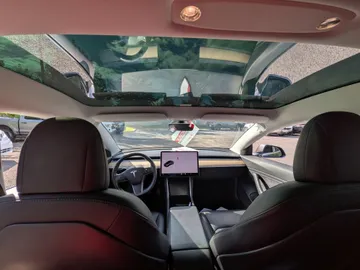 2019 Tesla Model 3 - image 9