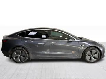 2019 Tesla Model 3 - image 9