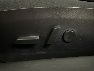 2019 Tesla Model 3 - image 15