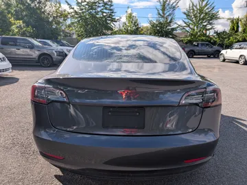 2019 Tesla Model 3 - image 6