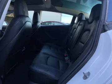 2020 Tesla Model 3 - image 16