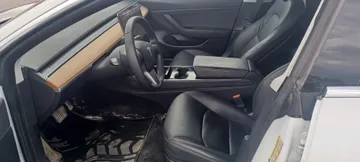 2020 Tesla Model 3 - image 9