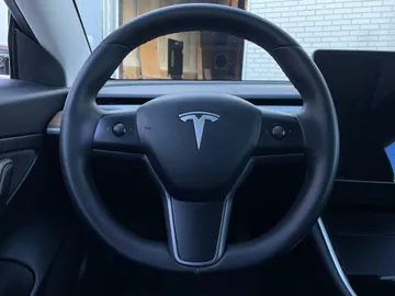 2020 Tesla Model 3 - image 17