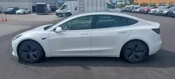 2020 Tesla Model 3 - image 4