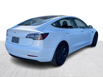 2020 Tesla Model 3 - image 15