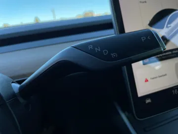 2020 Tesla Model 3 - image 24