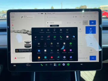 2020 Tesla Model 3 - image 8