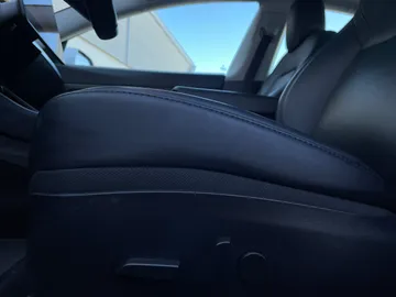 2020 Tesla Model 3 - image 23