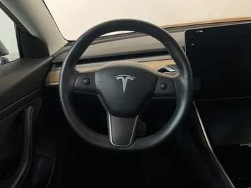 2020 Tesla Model 3 - image 16