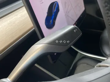 2020 Tesla Model 3 - image 26