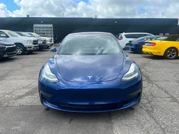 2020 Tesla Model 3 - image 2