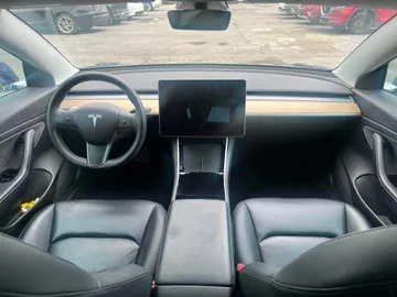 2020 Tesla Model 3 - image 9
