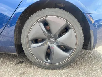 2020 Tesla Model 3 - image 10