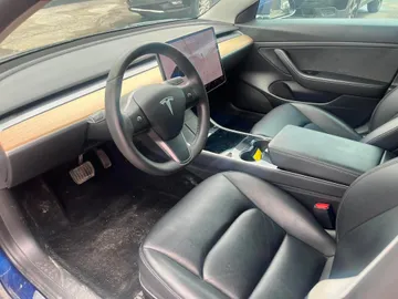 2020 Tesla Model 3 - image 8