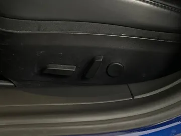 2020 Tesla Model 3 - image 24