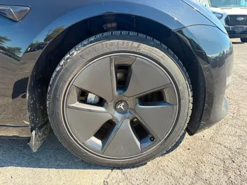 2021 Tesla Model 3 - image 7