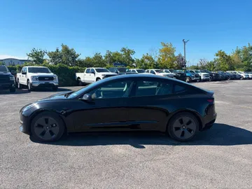 2021 Tesla Model 3 - image 4