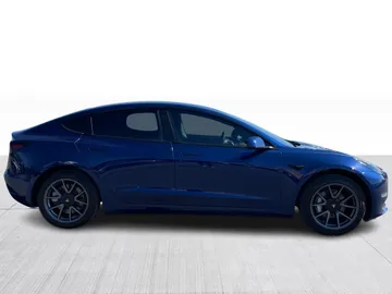 2022 Tesla Model 3 - image 2