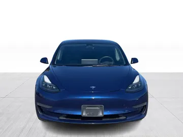 2022 Tesla Model 3 - image 9