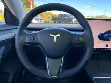2022 Tesla Model 3 - image 17