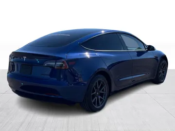 2022 Tesla Model 3 - image 15