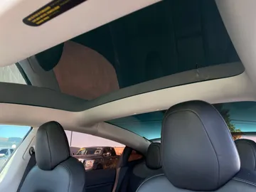 2022 Tesla Model 3 - image 6