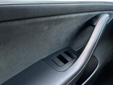 2021 Tesla Model 3 - image 24