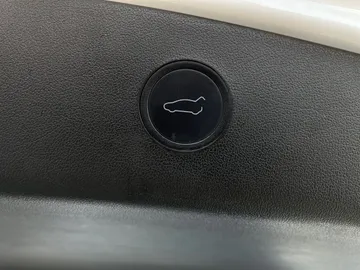 2021 Tesla Model 3 - image 18