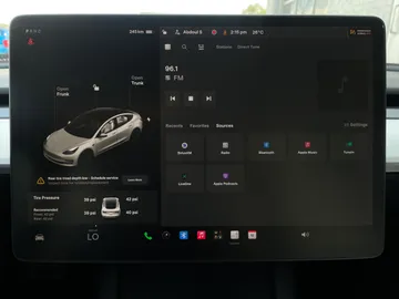 2021 Tesla Model 3 - image 8
