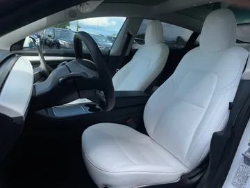 2021 Tesla Model 3 - image 3
