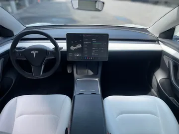 2021 Tesla Model 3 - image 4