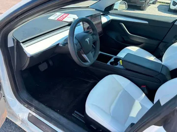 2021 Tesla Model 3 - image 8