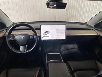 2021 Tesla Model 3 - image 4