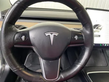 2021 Tesla Model 3 - image 17