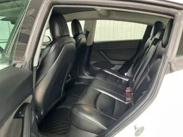 2021 Tesla Model 3 - image 15