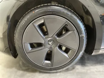 2021 Tesla Model 3 - image 7