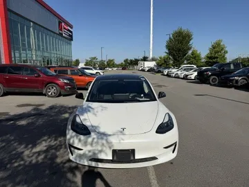 2022 Tesla Model 3 - image 2