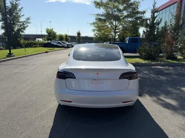 2022 Tesla Model 3 - image 6