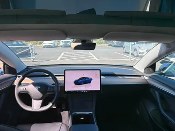 2022 Tesla Model 3 - image 9