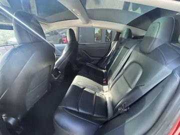 2020 Tesla Model 3 - image 8