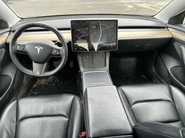 2021 Tesla Model 3 - image 9
