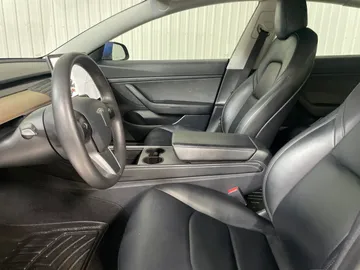 2021 Tesla Model 3 - image 3