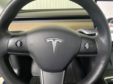 2021 Tesla Model 3 - image 17